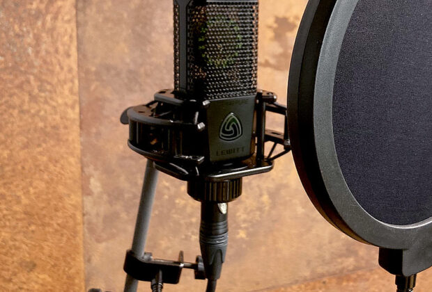 Lewitt pop filter microfono inchiesta video studio recording audiofader